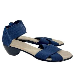 Charleston Shoe Co. Lafayette Stretch Block Heeled Sandals in Navy